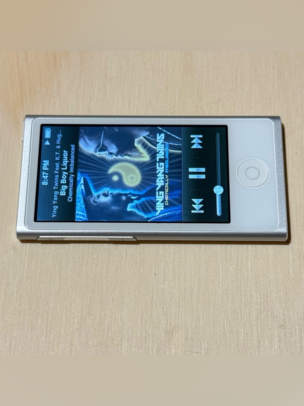 iPod Nano 7thGen Silver 16GB Model:A1446 w/2123-Song/Charg/Case Tested Good Read - Picture 4 of 14